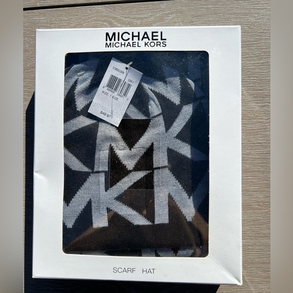 New Michael kors Hat and Scarf Bundle Gift - Picture 1 of 2